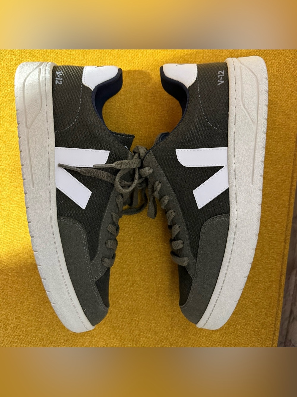 Like new Veja V-12 Olive Green & White Women’s Sneaker, Size 10